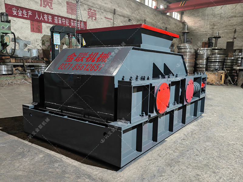 2PGC800X900大型雙齒輥破碎機發(fā)往山東濟(jì)寧破碎石頭