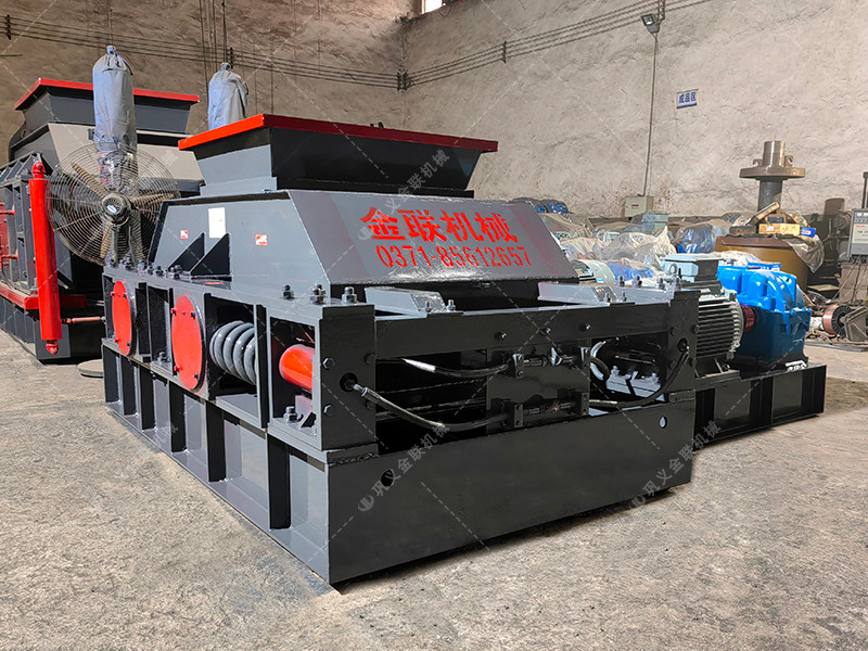 2PGC800X900大型雙齒輥破碎機發(fā)往山東濟(jì)寧破碎石頭