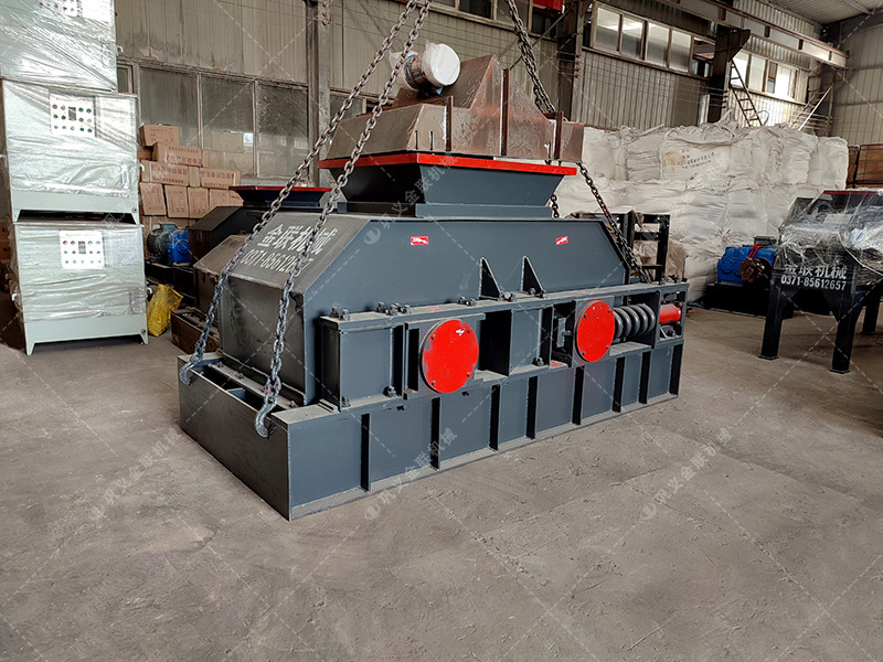 2PG800X600中型對輥破碎機(jī)發(fā)往四川瀘州用瓜子石制砂