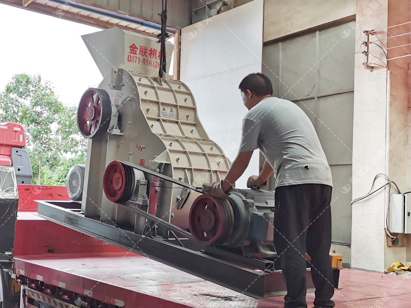 雙級粉碎機(jī)發(fā)往山西忻州_粉碎煤泥和煤的混合料