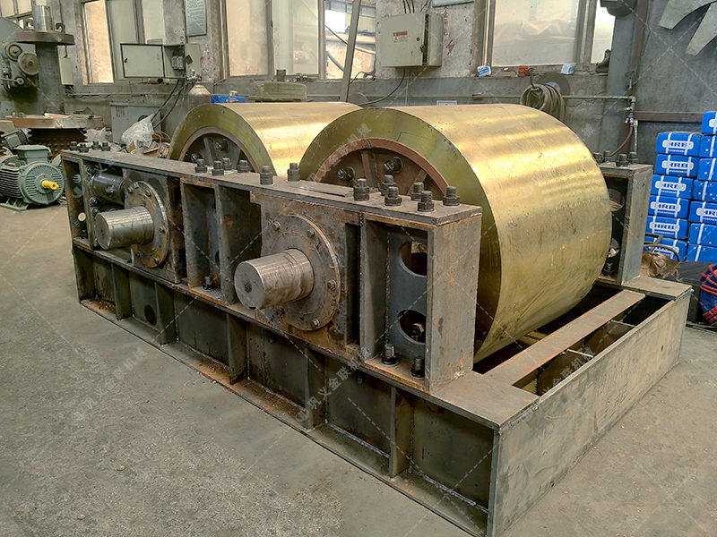 硅礦石對輥制砂機：180噸/時高效能，如何選擇實力廠家是關鍵