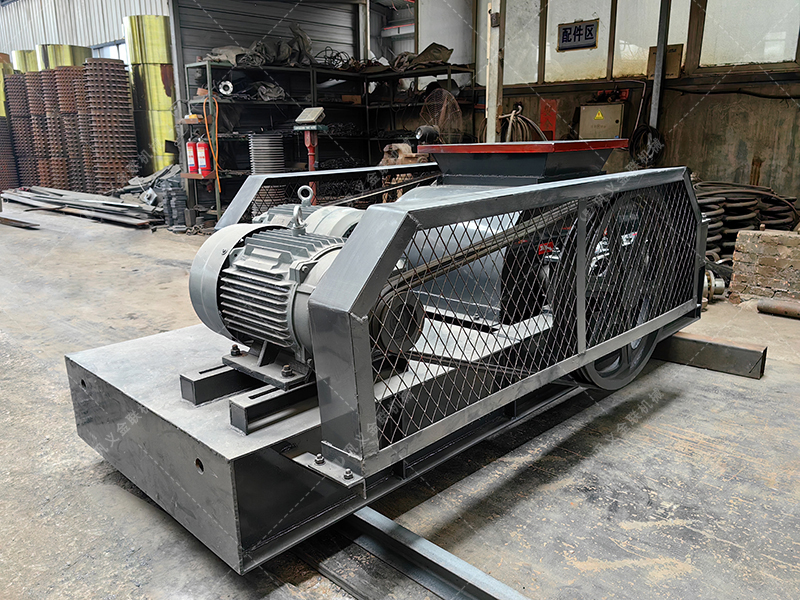 瀝青混合料性能不達標？雙齒輥破碎機助你提升路面質(zhì)量